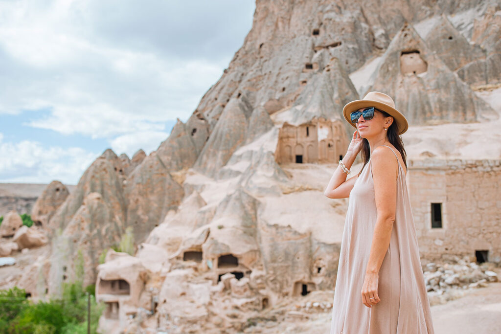 young-woman-on-the-edge-of-canyon-in-cappodocia-TYYWZ6D-1024x683